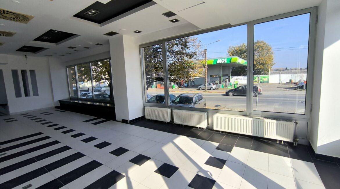 Izdaje se u zakup lokal površine od 231m2 na atraktivnoj lokaciji u Šapcu!