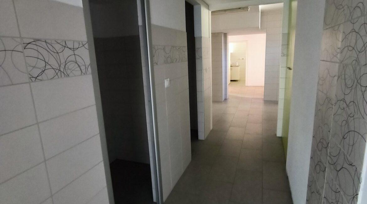 Izdaje se u zakup lokal površine od 231m2 na atraktivnoj lokaciji u Šapcu!