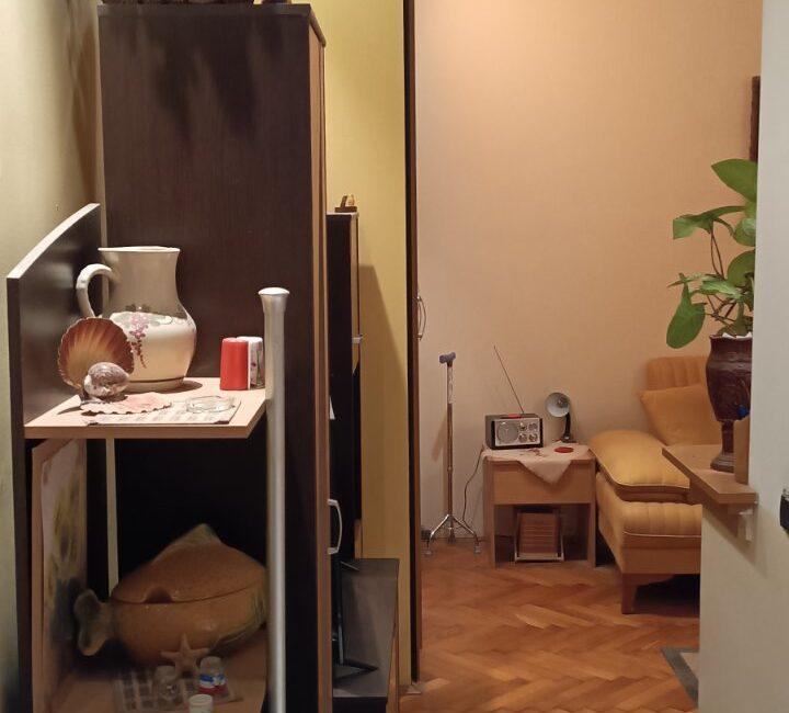 Stan ukupne površine 64m2 u centru Šapca (dva odvojena stambena prostora)-I sprat