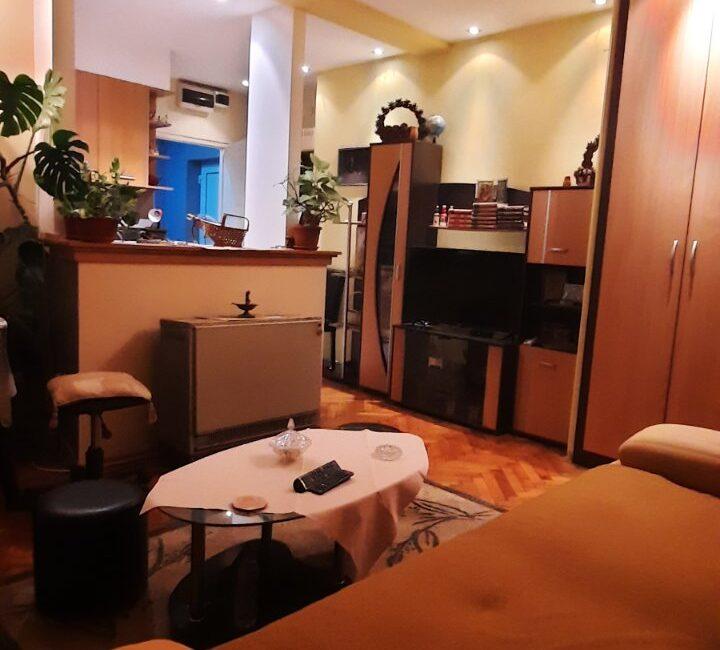 Stan ukupne površine 64m2 u centru Šapca (dva odvojena stambena prostora)-I sprat