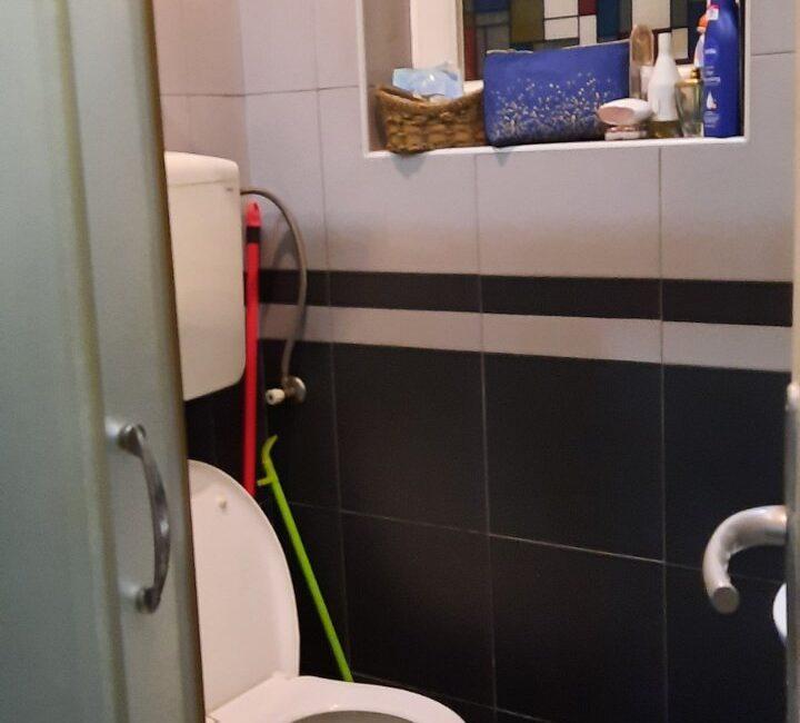 Stan ukupne površine 64m2 u centru Šapca (dva odvojena stambena prostora)-I sprat