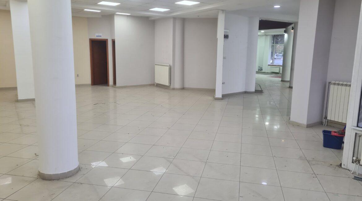 Izdaje se poslovni prostor od 823 m2 – Loznici