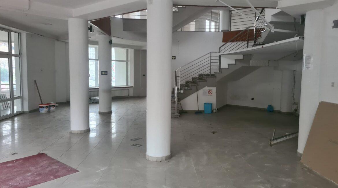 Izdaje se poslovni prostor od 823 m2 – Loznici