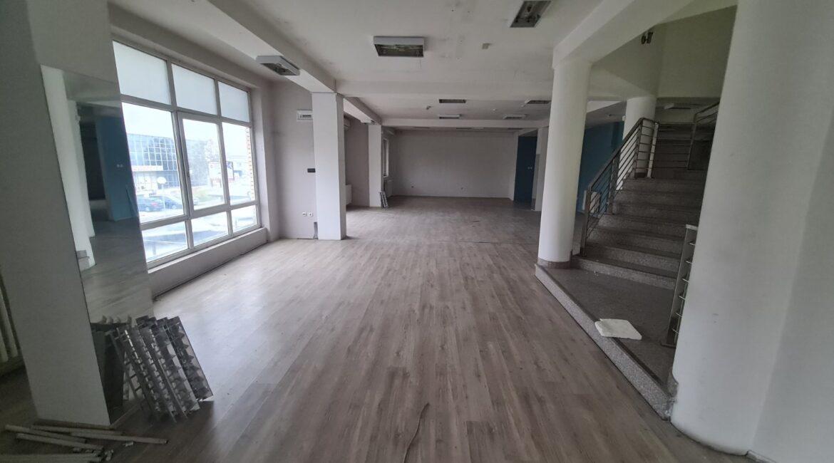 Izdaje se poslovni prostor od 823 m2 – Loznici