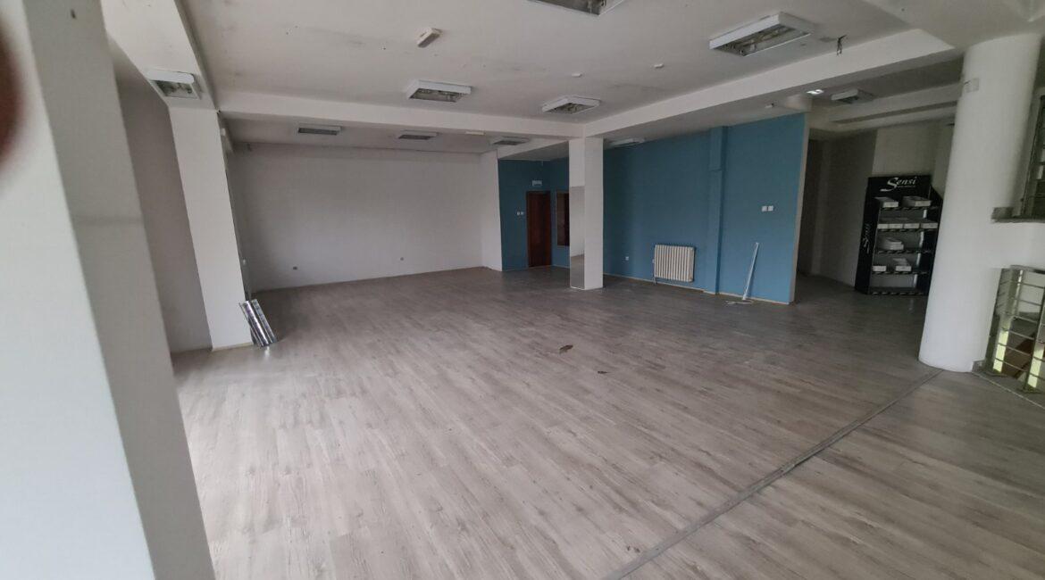 Izdaje se poslovni prostor od 823 m2 – Loznici