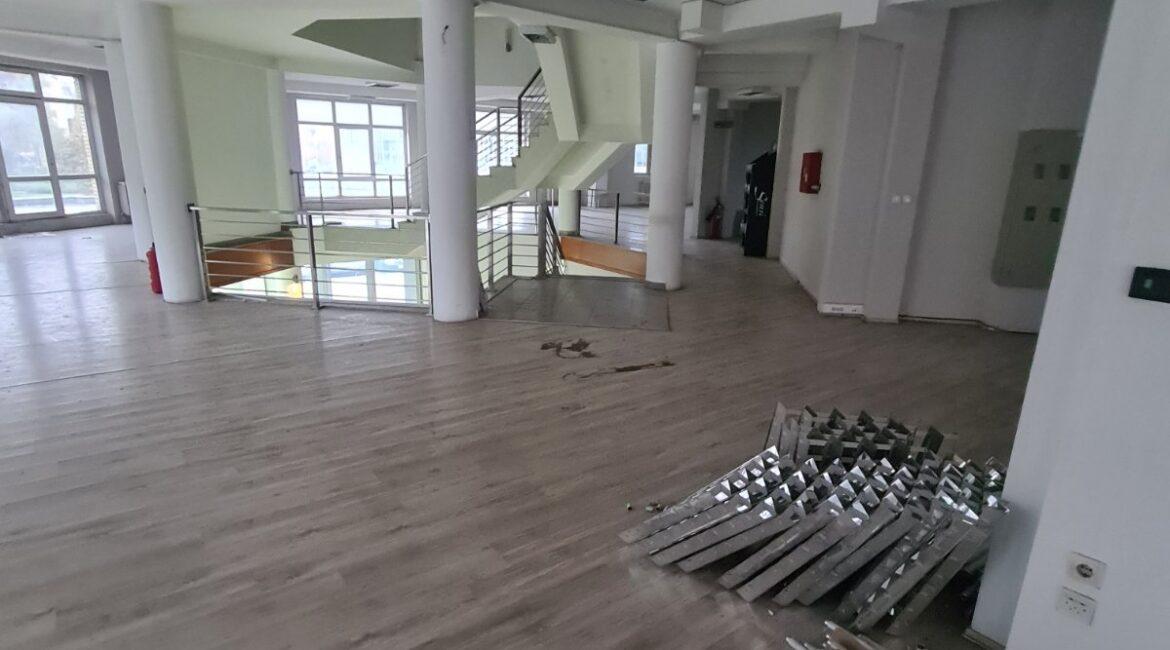 Izdaje se poslovni prostor od 823 m2 – Loznici