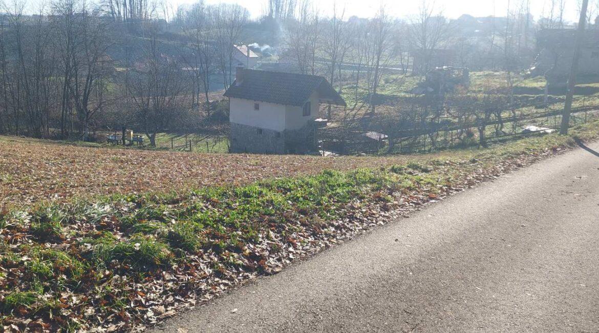 Prodaje se ekstra povoljno poljoprivredna parcela od 65,44 ari u Korenita,opština Loznica