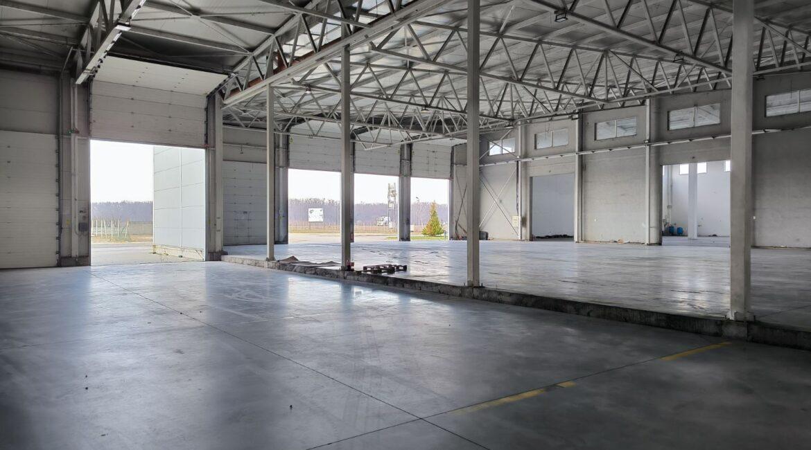 Prodaje se hala /proizvodno-magacinski prostor/ površine 4.724m2 na parceli od 10907m2-Klenak