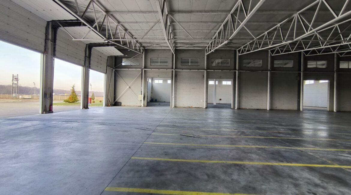 Prodaje se hala /proizvodno-magacinski prostor/ površine 4.724m2 na parceli od 10907m2-Klenak