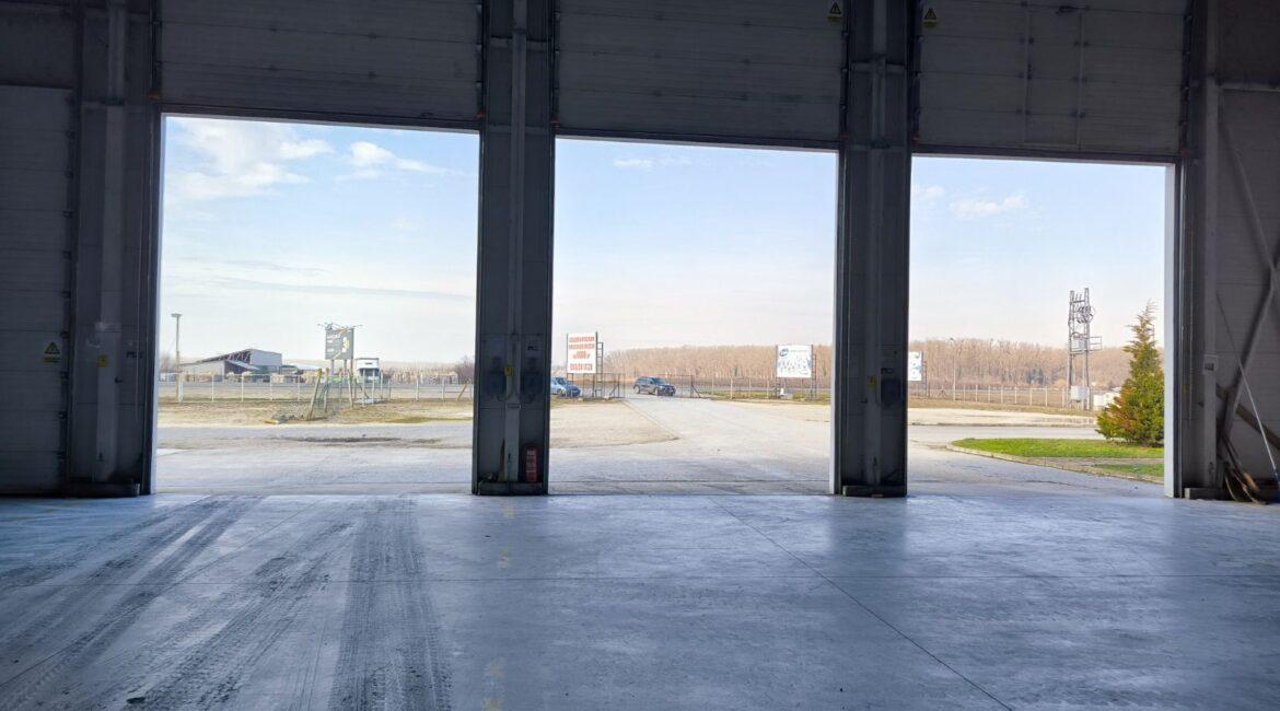 Izdaje se hala/proizvodno-magacinski prostor/površine 4.724m2 na parceli 10.907m2-Klenak