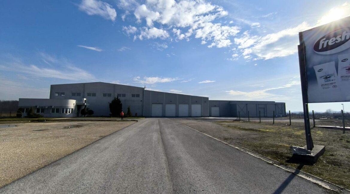 Prodaje se hala /proizvodno-magacinski prostor/ površine 4.724m2 na parceli od 10907m2-Klenak