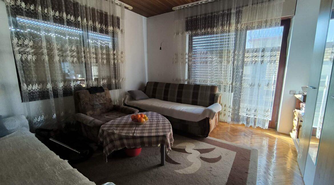 Porodična kuća površine 189m2 + garaža na placu od 314m2-Majur,Šabac-PREPORUKA!