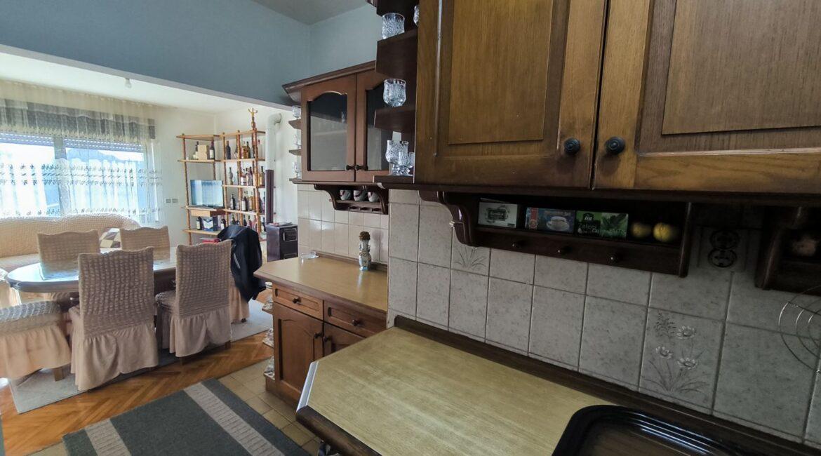 Porodična kuća površine 189m2 + garaža na placu od 314m2-Majur,Šabac-PREPORUKA!