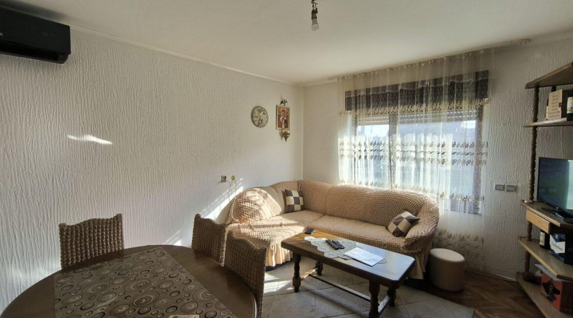 Porodična kuća površine 189m2 + garaža na placu od 314m2-Majur,Šabac-PREPORUKA!