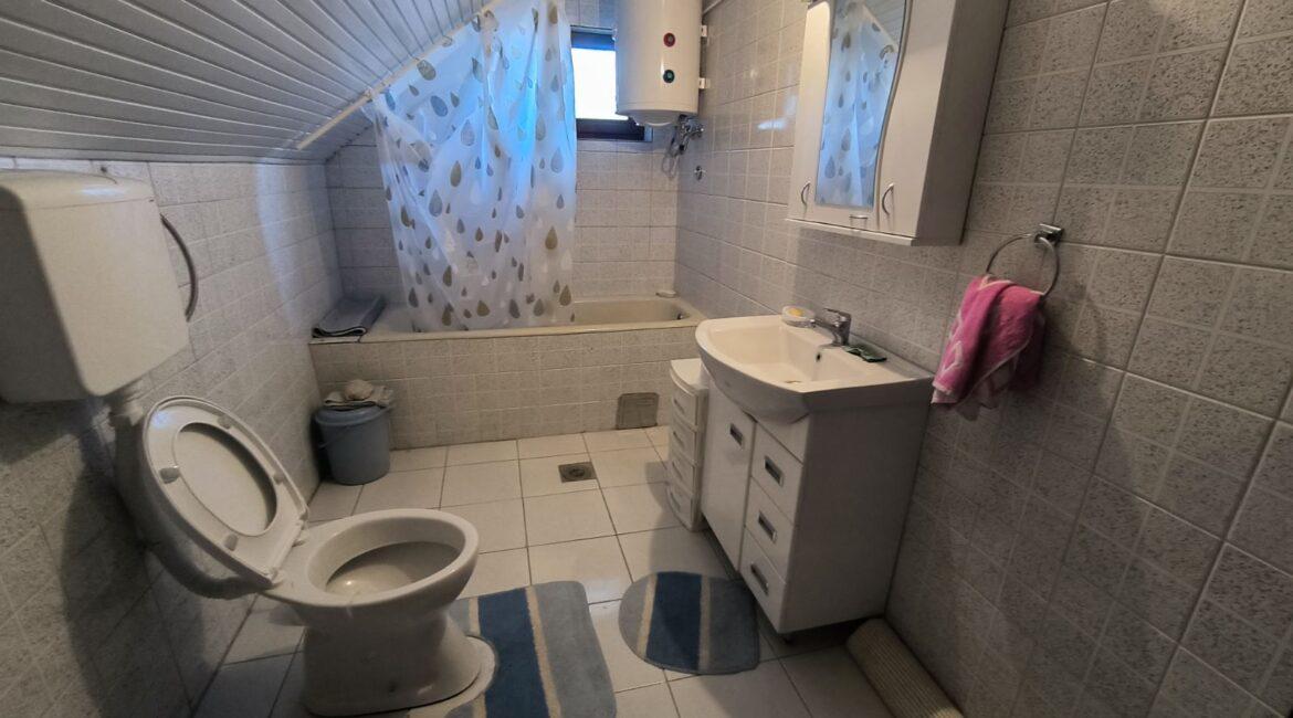 Porodična kuća površine 189m2 + garaža na placu od 314m2-Majur,Šabac-PREPORUKA!