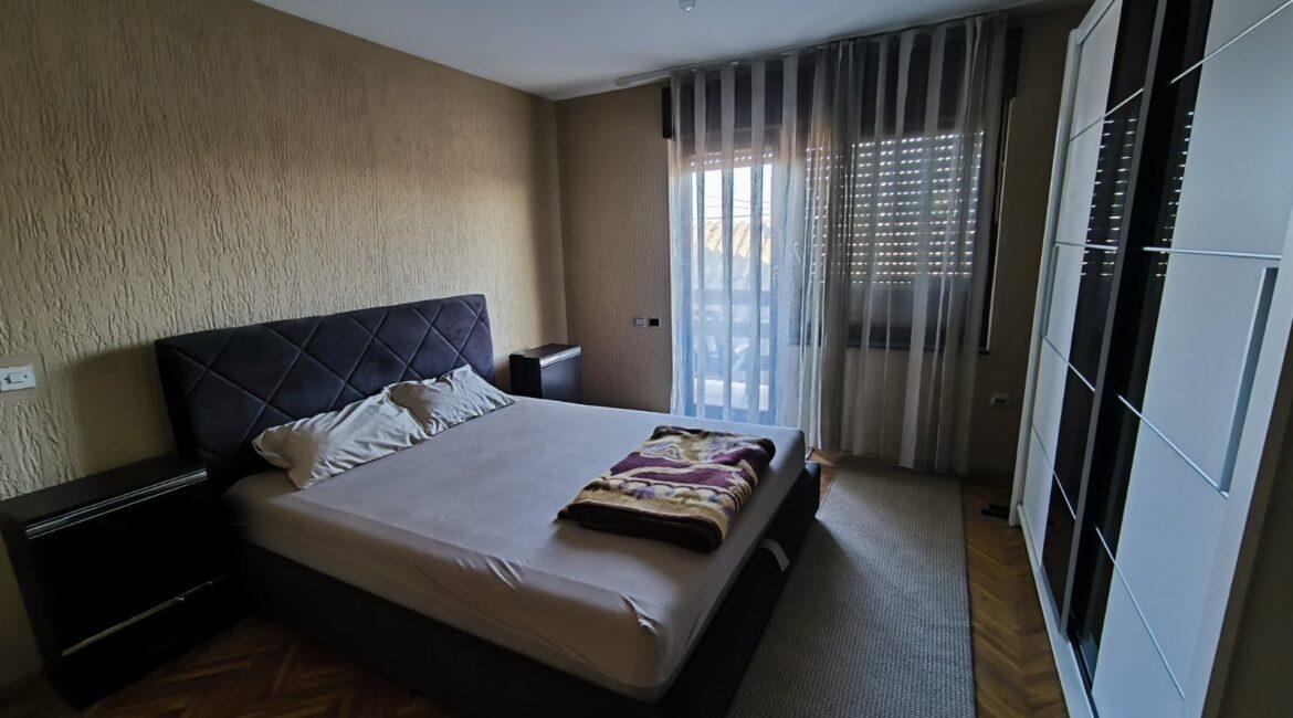 Porodična kuća površine 189m2 + garaža na placu od 314m2-Majur,Šabac-PREPORUKA!