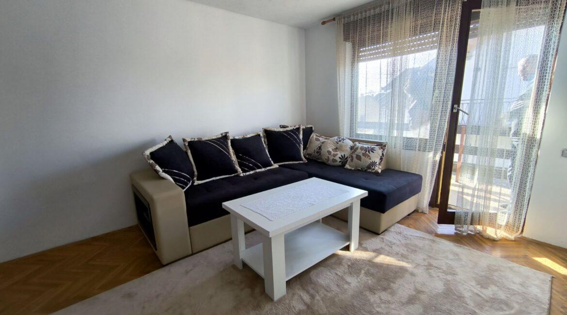 Porodična kuća površine 189m2 + garaža na placu od 314m2-Majur,Šabac-PREPORUKA!