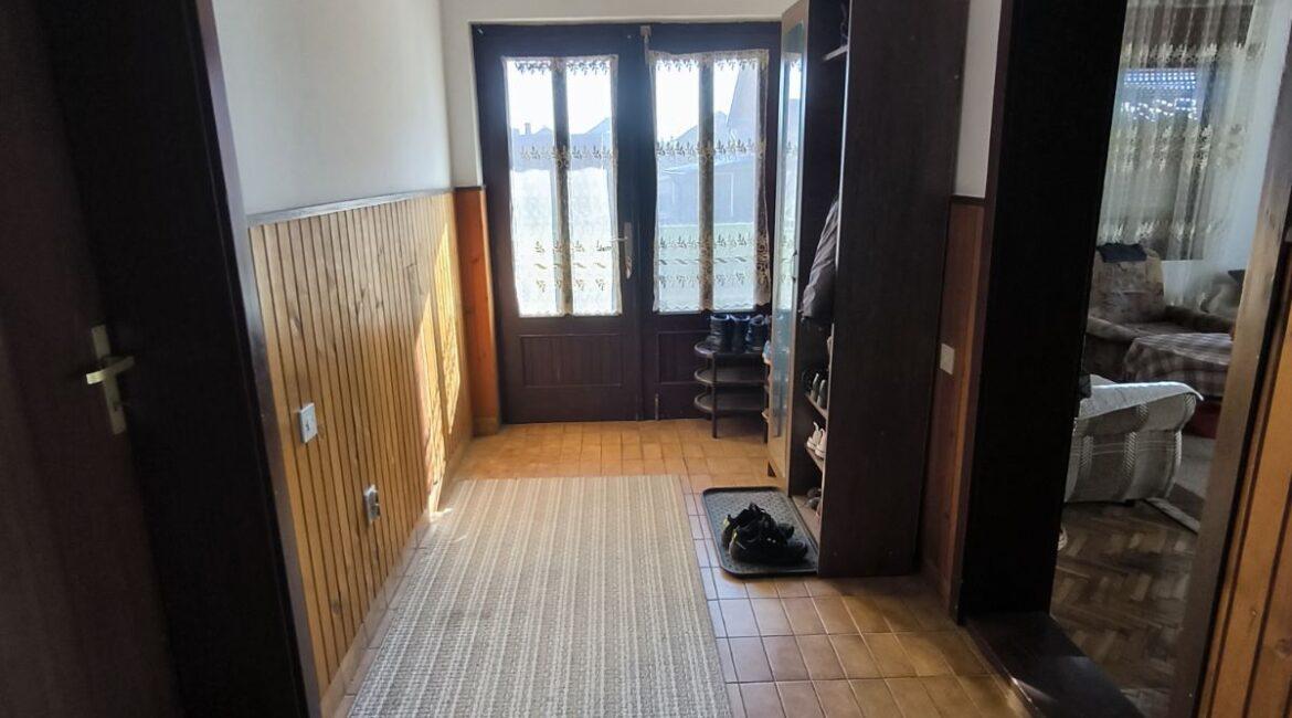 Porodična kuća površine 189m2 + garaža na placu od 314m2-Majur,Šabac-PREPORUKA!