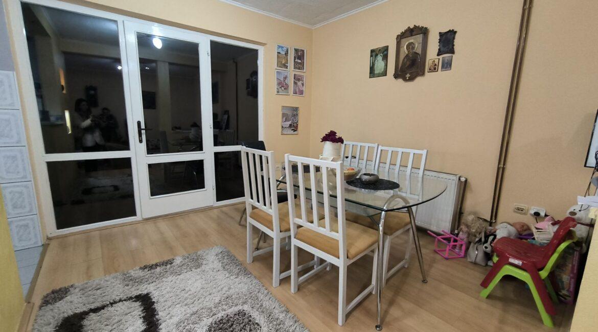 Kuća površine 272m2 sa pomoćnim objektom od 26m2 na placu od 2,71 ara-Šabac,naselje Čavić