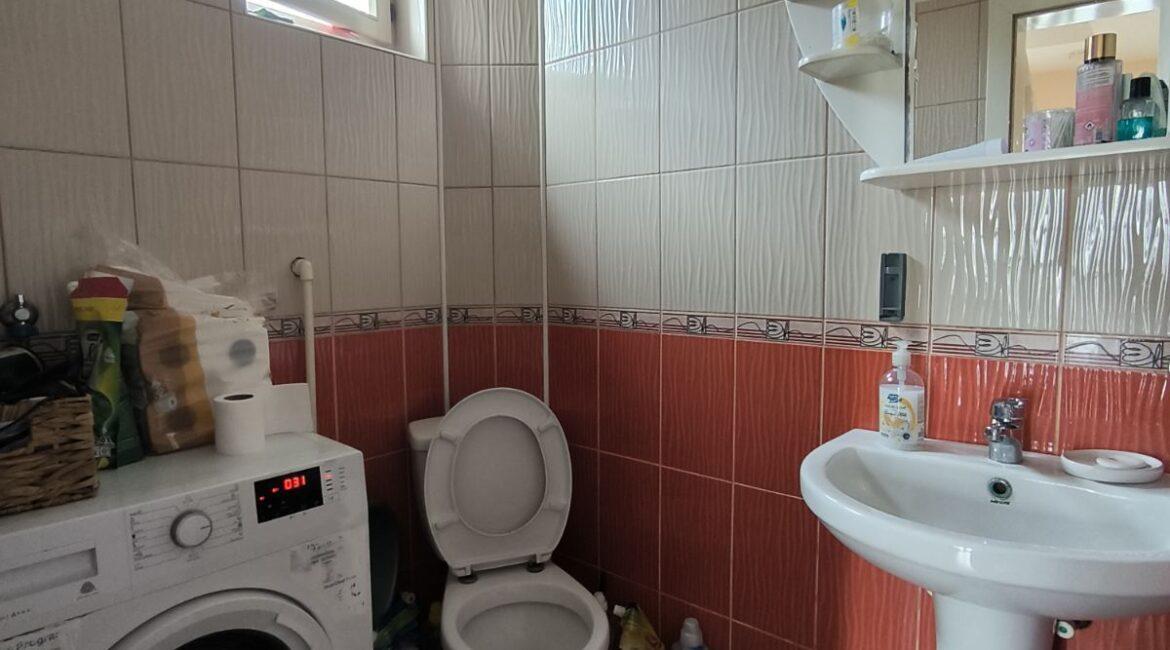 Kuća površine 272m2 sa pomoćnim objektom od 26m2 na placu od 2,71 ara-Šabac,naselje Čavić