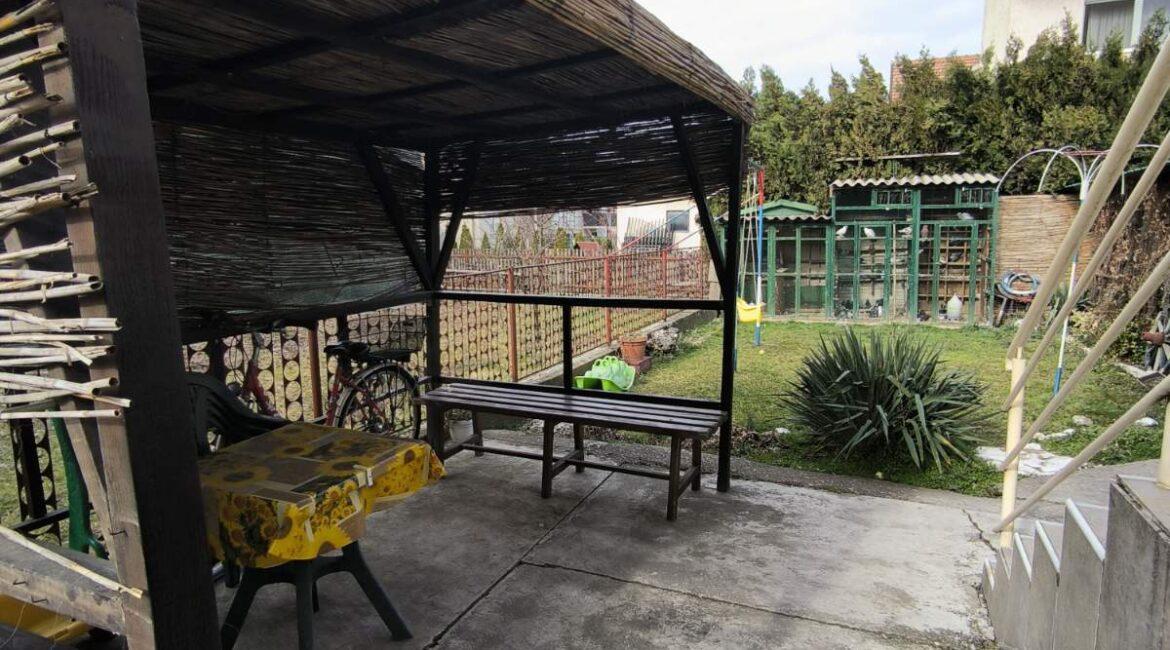 Kuća površine 272m2 sa pomoćnim objektom od 26m2 na placu od 2,71 ara-Šabac,naselje Čavić