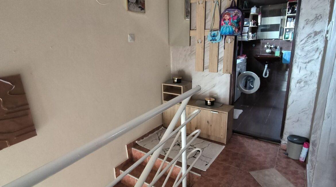 Kuća površine 272m2 sa pomoćnim objektom od 26m2 na placu od 2,71 ara-Šabac,naselje Čavić