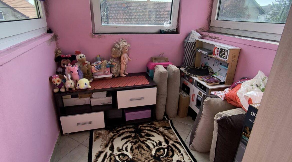 Kuća površine 272m2 sa pomoćnim objektom od 26m2 na placu od 2,71 ara-Šabac,naselje Čavić