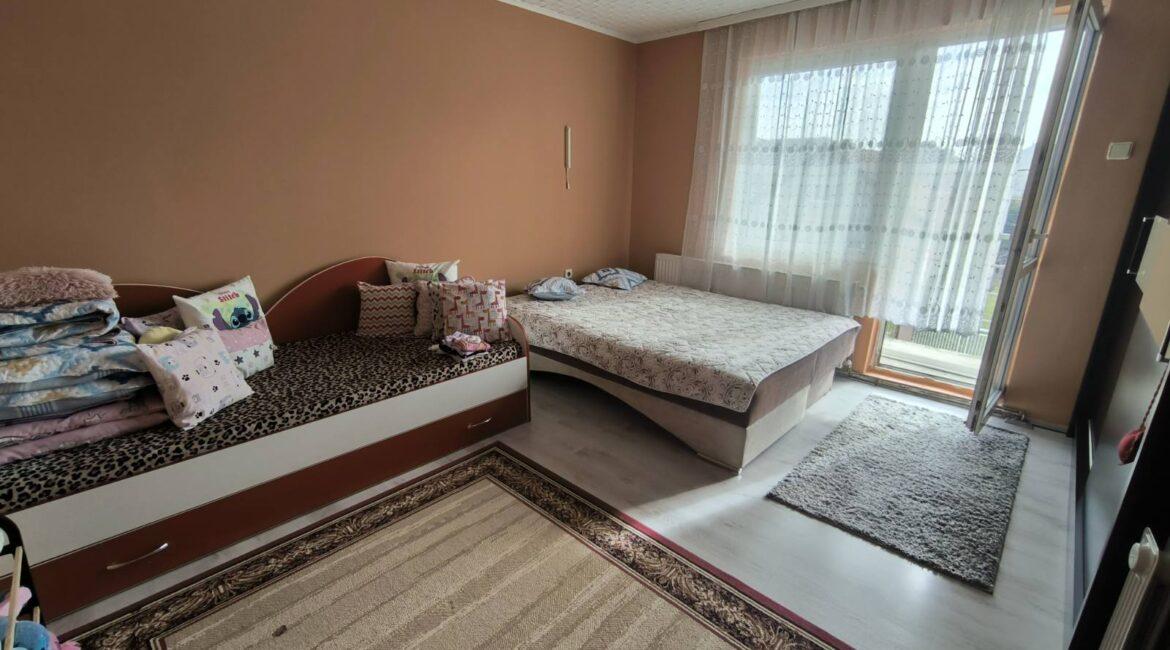 Kuća površine 272m2 sa pomoćnim objektom od 26m2 na placu od 2,71 ara-Šabac,naselje Čavić