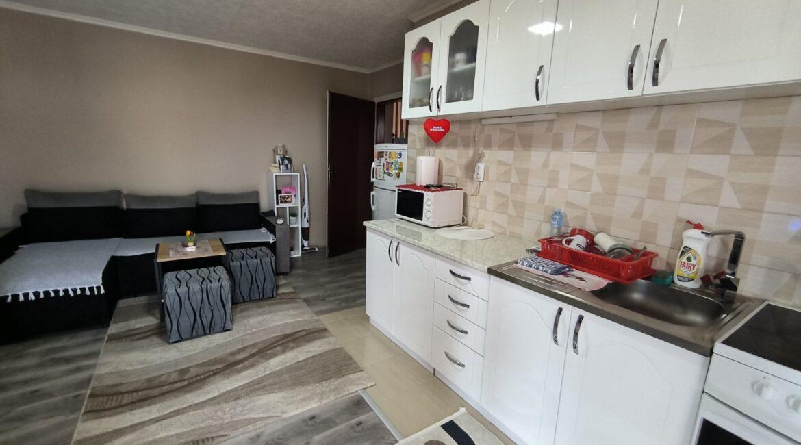 Kuća površine 272m2 sa pomoćnim objektom od 26m2 na placu od 2,71 ara-Šabac,naselje Čavić