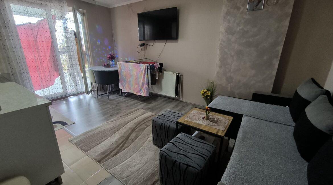 Kuća površine 272m2 sa pomoćnim objektom od 26m2 na placu od 2,71 ara-Šabac,naselje Čavić