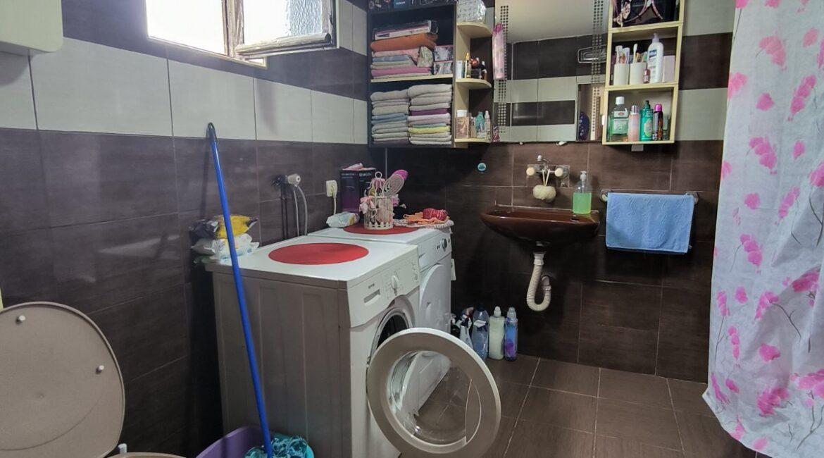 Kuća površine 272m2 sa pomoćnim objektom od 26m2 na placu od 2,71 ara-Šabac,naselje Čavić