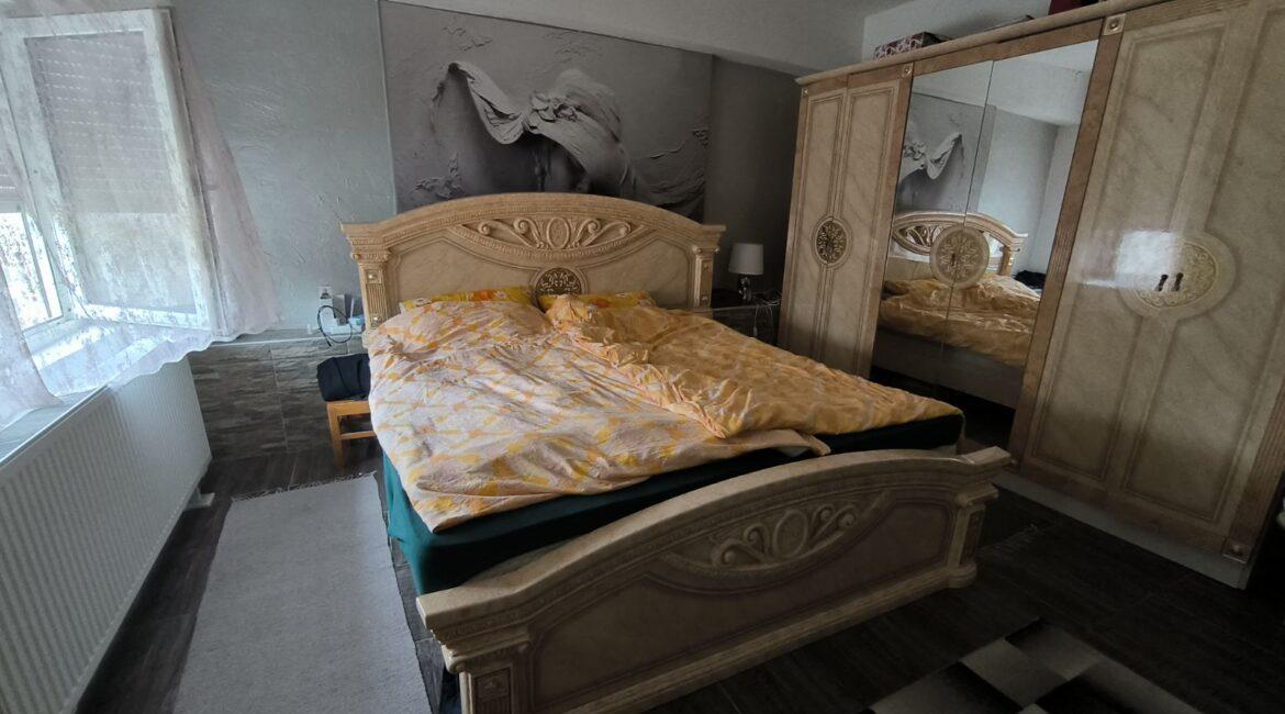 Kuća površine 272m2 sa pomoćnim objektom od 26m2 na placu od 2,71 ara-Šabac,naselje Čavić