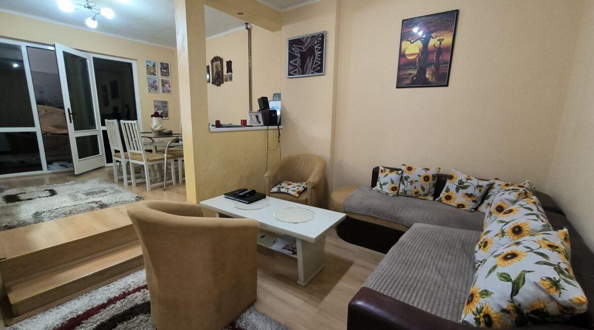 Kuća površine 272m2 sa pomoćnim objektom od 26m2 na placu od 2,71 ara-Šabac,naselje Čavić