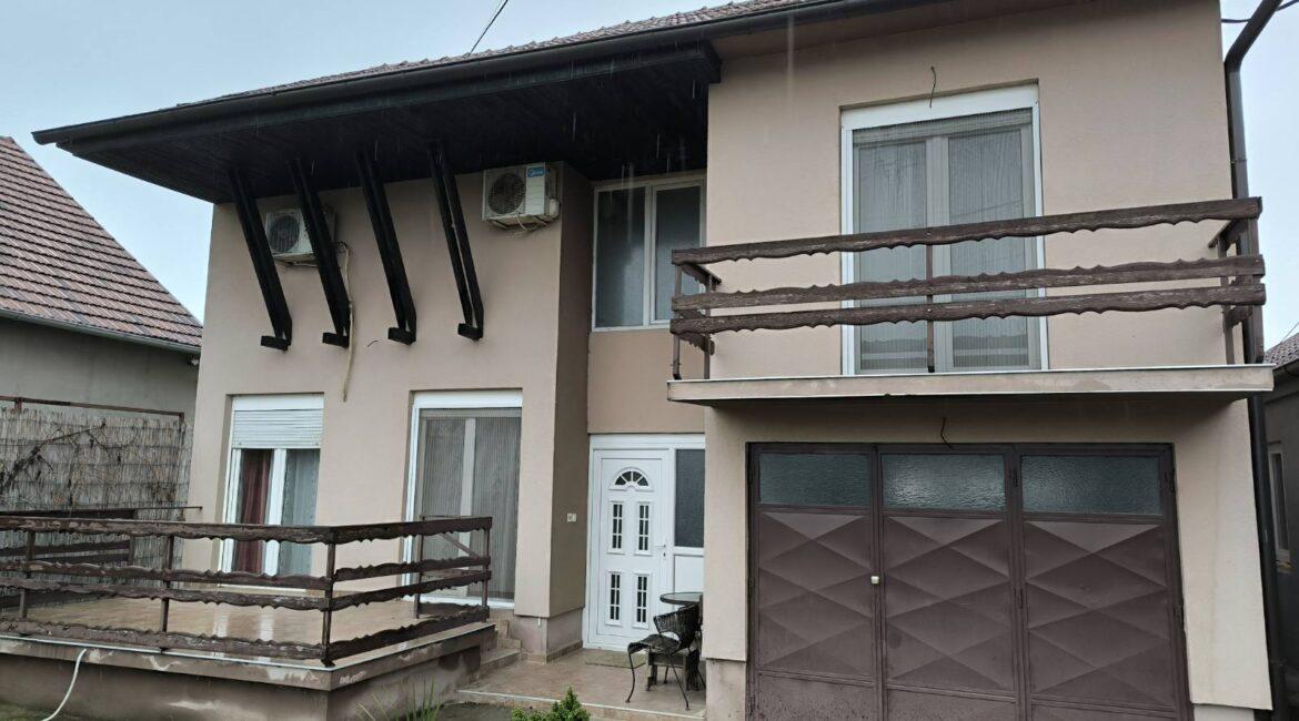 Na prodaju kuća površine od 160m2 na placu od 3,88 ari – Centar Majura