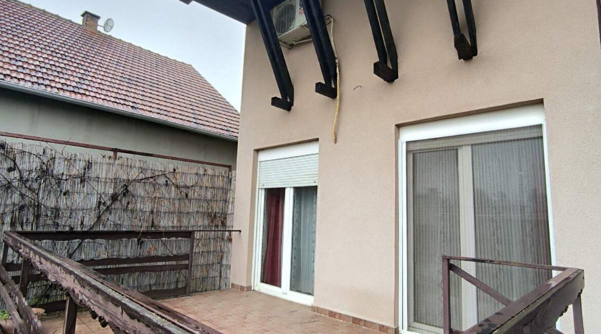 Na prodaju kuća površine od 160m2 na placu od 3,88 ari – Centar Majura