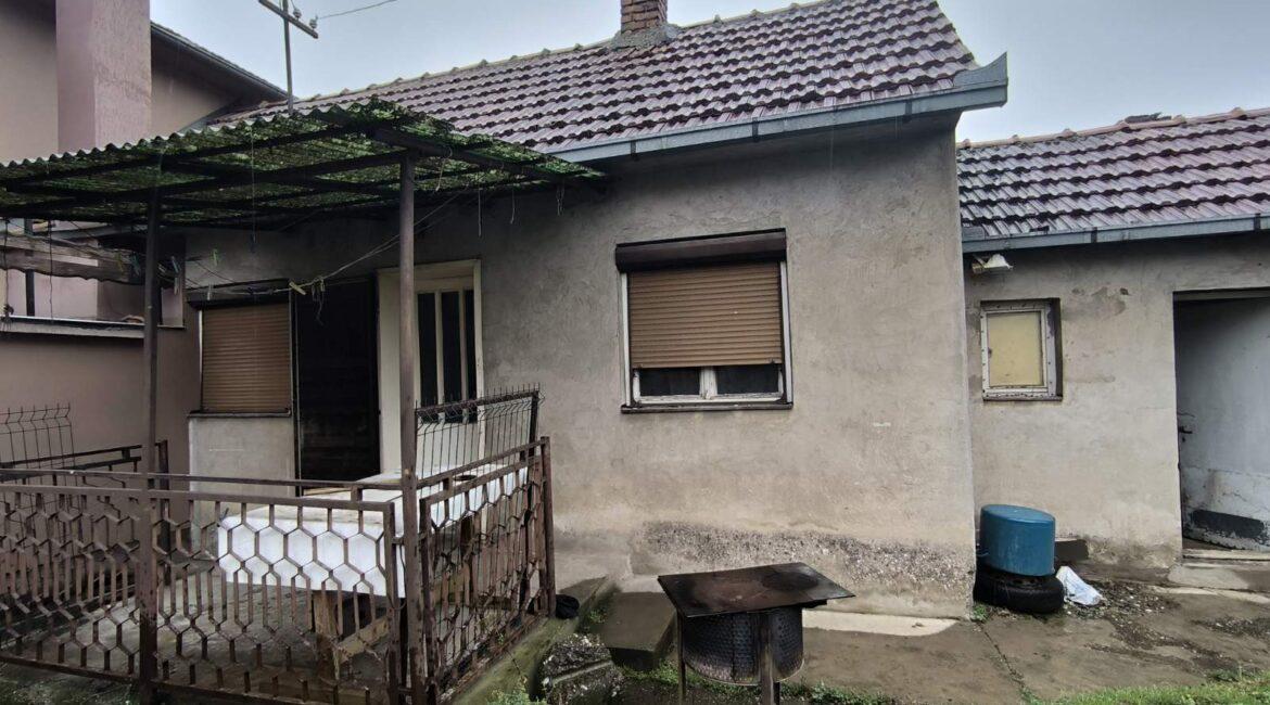 Na prodaju kuća površine od 160m2 na placu od 3,88 ari – Centar Majura