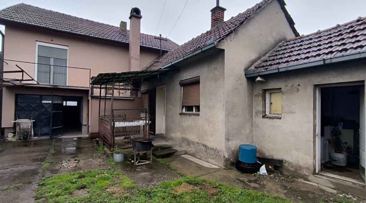 Na prodaju kuća površine od 160m2 na placu od 3,88 ari – Centar Majura