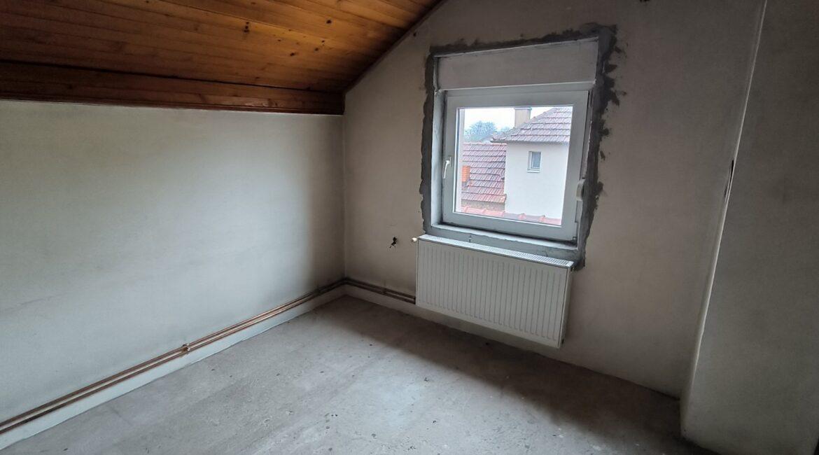 Na prodaju kuća površine od 160m2 na placu od 3,88 ari – Centar Majura