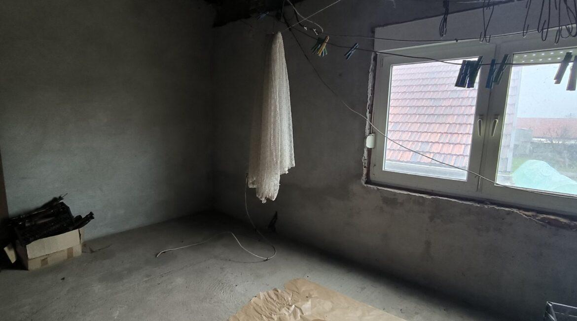 Na prodaju kuća površine od 160m2 na placu od 3,88 ari – Centar Majura