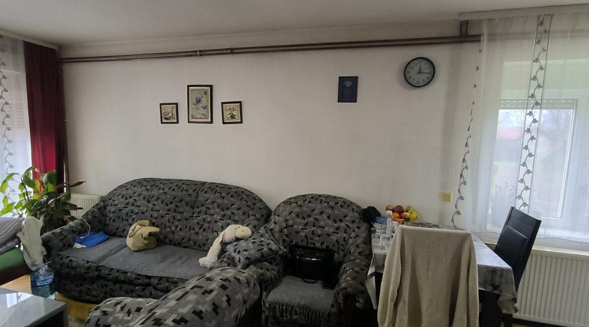 Na prodaju kuća površine od 160m2 na placu od 3,88 ari – Centar Majura