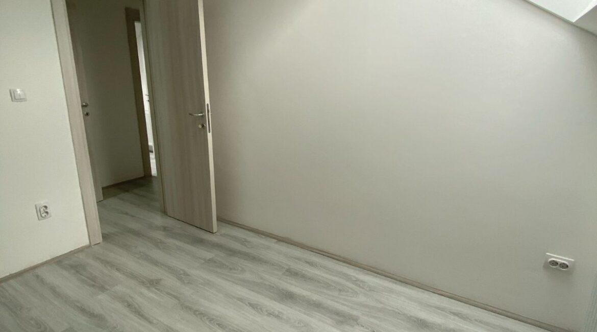 Na prodaju!Dupleks površine 70m2+parking mesto-Šabac (naselje Trijangla)
