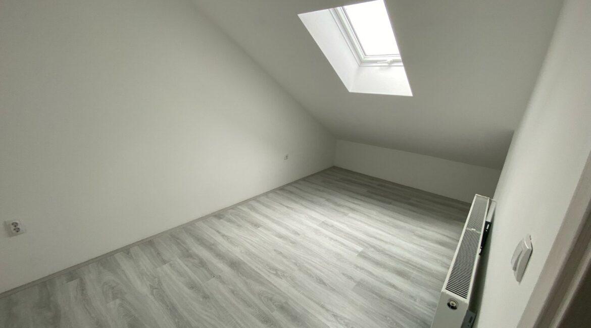 Na prodaju!Dupleks površine 70m2+parking mesto-Šabac (naselje Trijangla)