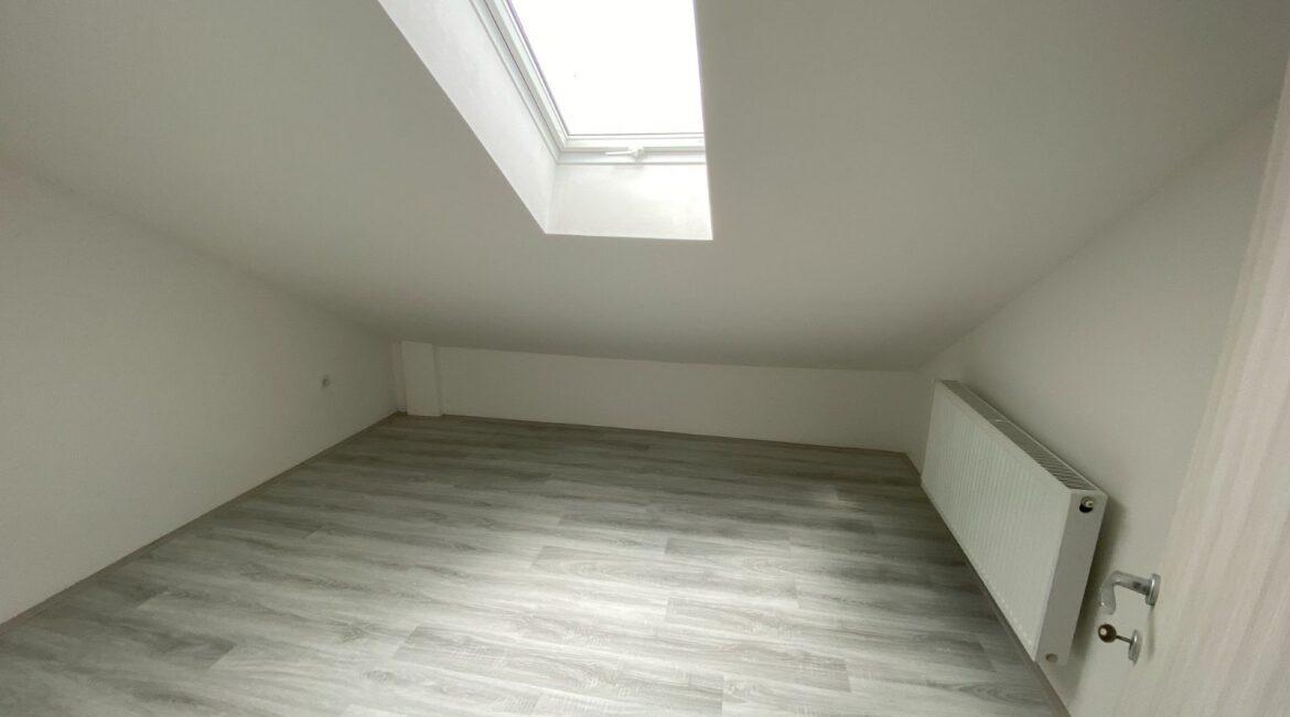 Na prodaju!Dupleks površine 70m2+parking mesto-Šabac (naselje Trijangla)