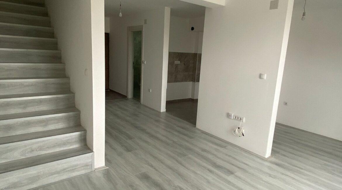 Na prodaju!Dupleks površine 70m2+parking mesto-Šabac (naselje Trijangla)