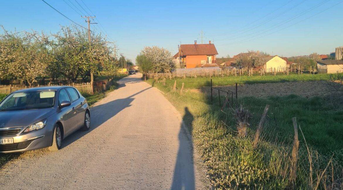 Prodaje se plac od 12 ari u Lozničkom polju