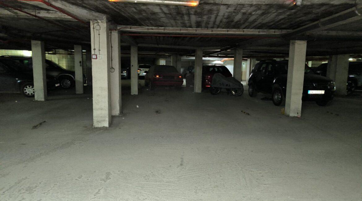 Izdaje se u zakup GARAŽNO MESTO u centru Šapca